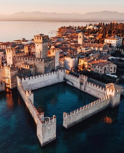 Uscita in barca privata per gruppi: Punta San Vigilio e Sirmione da Garda